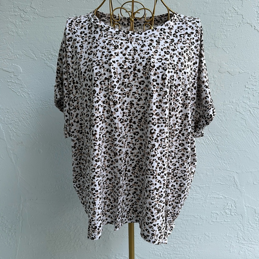 Banana Republic timeless intemporel cheetah print t-shirt Size XL